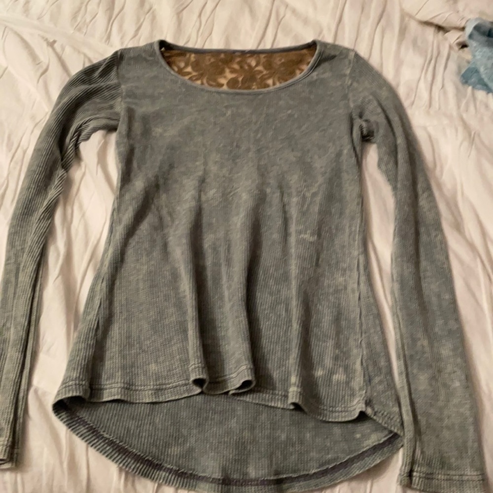 Cute long sleeve. Size small.
